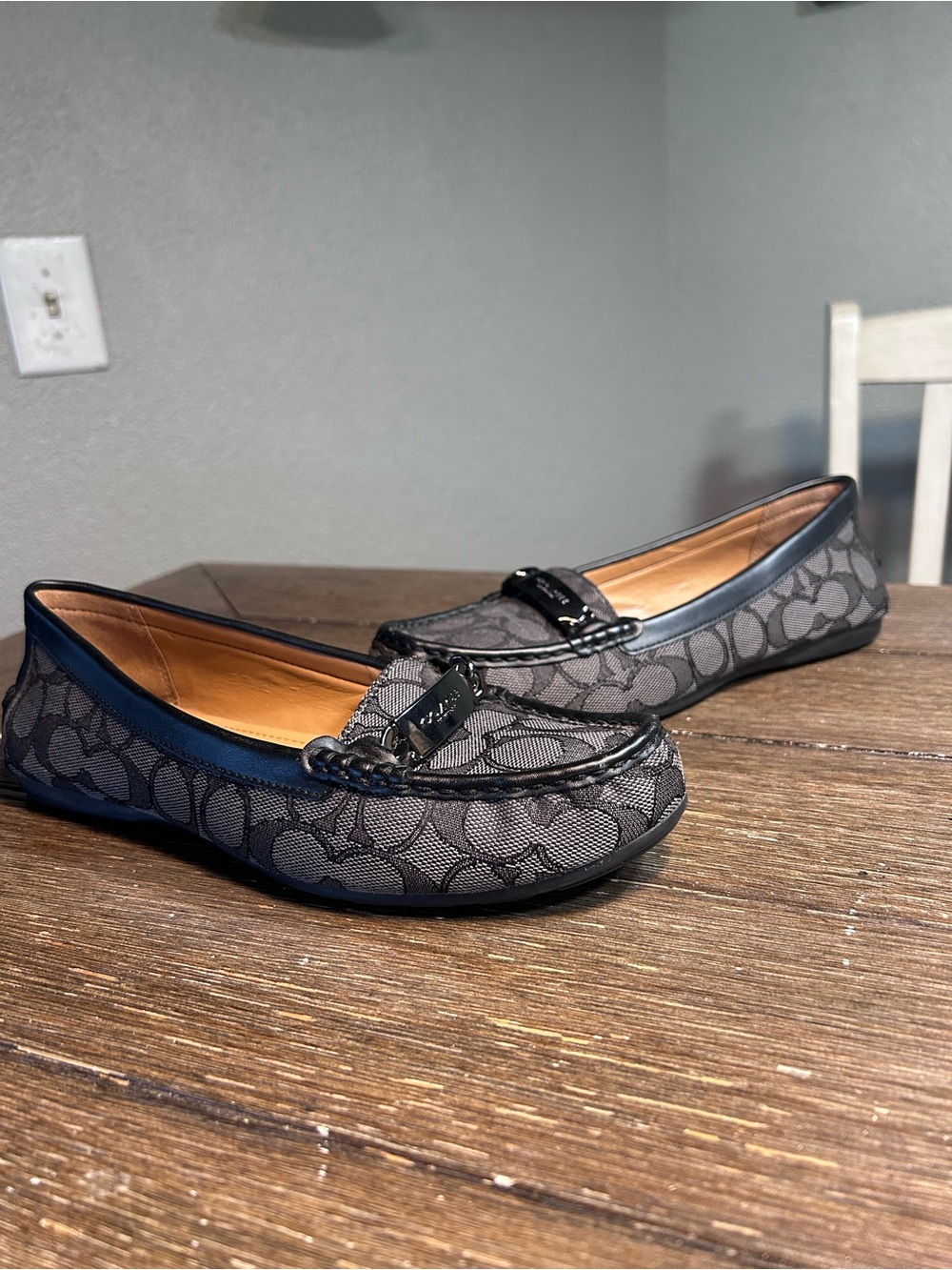Coach Oliver signature monogram loaders size 8